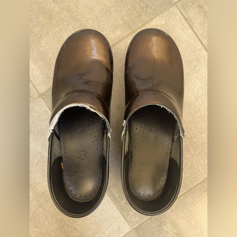 Brown patent leather Dansko clogs, size 41.